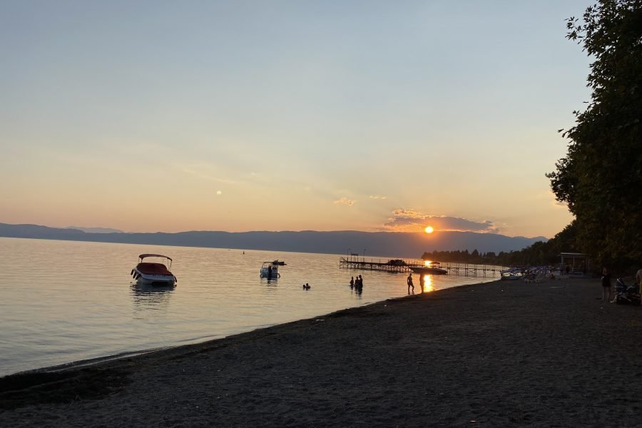 Puesta de sol en el lago Ohrid