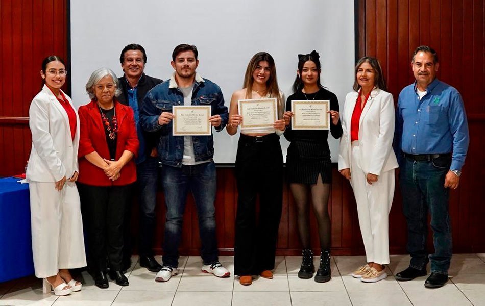 La Fundación Martha Acosta brinda tres nuevas becas a estudiantes del Centro Universitario de Ciencias Biológicas y Agropecuarias de la Universidad de Guadalajara